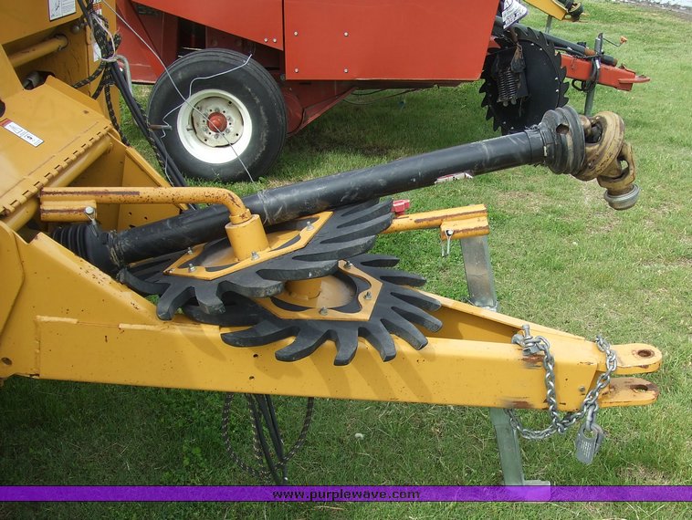 image for item 2045 2001 Vermeer Rebel 5500 large round baler