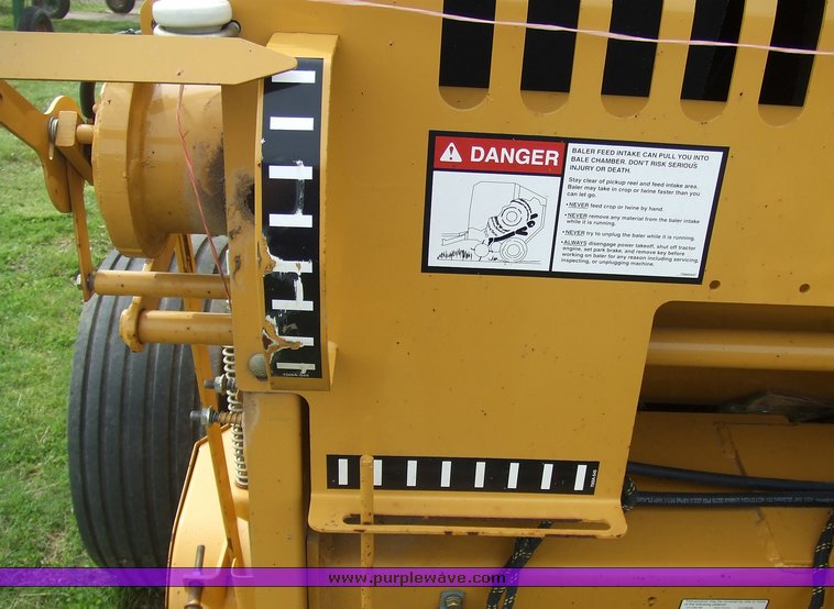 image for item 2045 2001 Vermeer Rebel 5500 large round baler