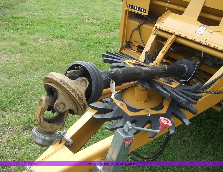 image for item 2045 2001 Vermeer Rebel 5500 large round baler