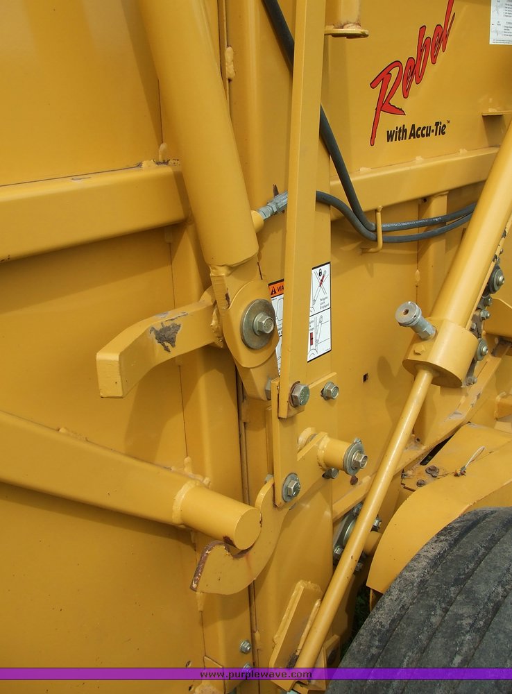 image for item 2045 2001 Vermeer Rebel 5500 large round baler