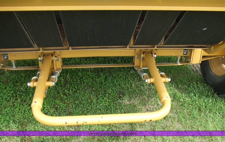 image for item 2045 2001 Vermeer Rebel 5500 large round baler