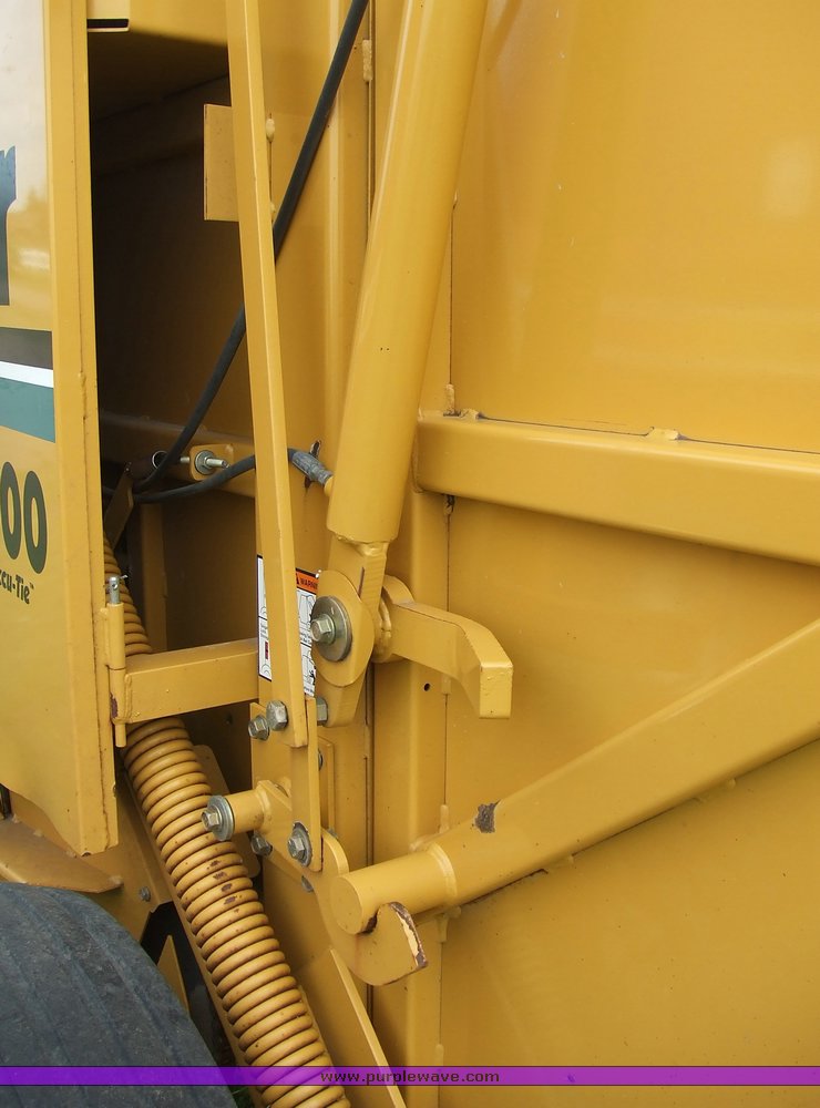 image for item 2045 2001 Vermeer Rebel 5500 large round baler