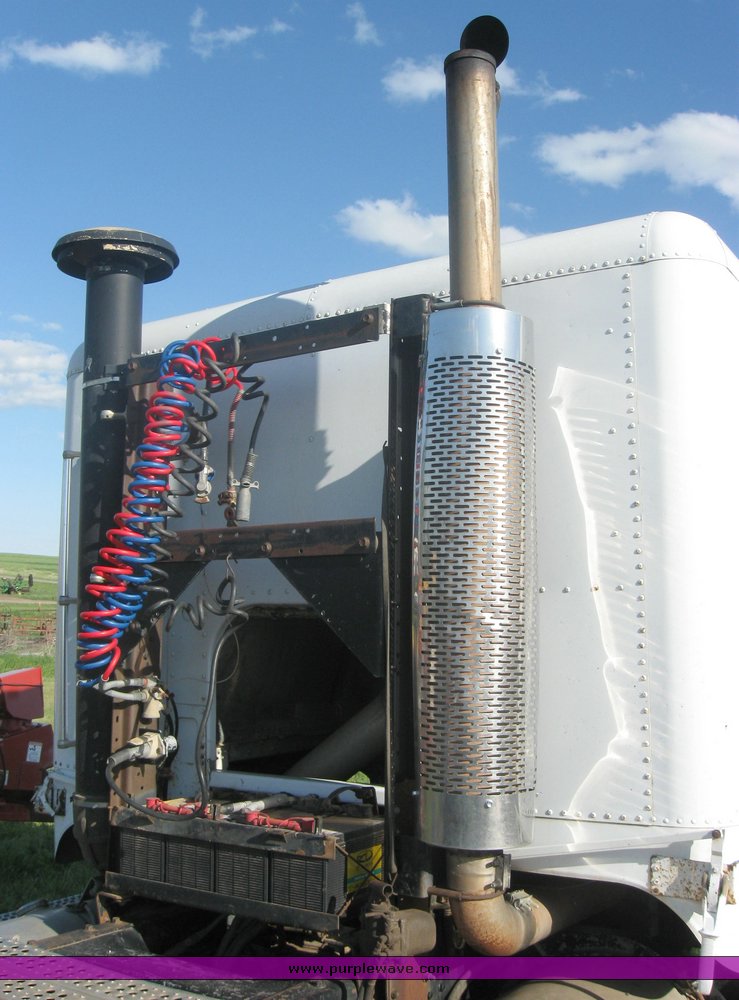 image for item 2054 1987 Freightliner cabover semi truck