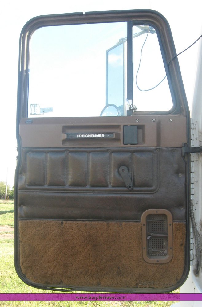 image for item 2054 1987 Freightliner cabover semi truck