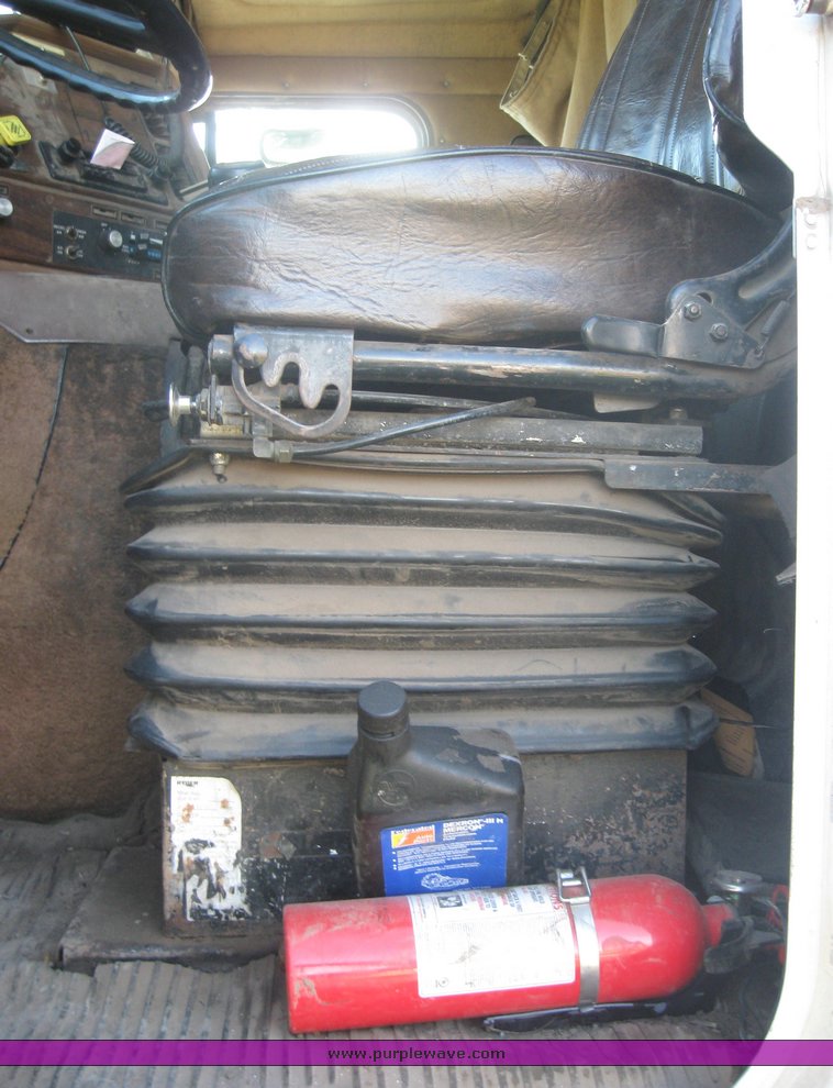 image for item 2054 1987 Freightliner cabover semi truck