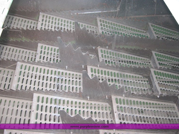 image for item 2056 1983 John Deere Turbo 8820 combine