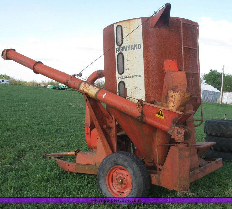 Farmhand Feedmaster 820 upright feed mixer with grinder in Riley, KS