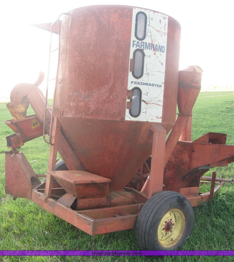 Farmhand Feedmaster 820 upright feed mixer with grinder in Riley, KS