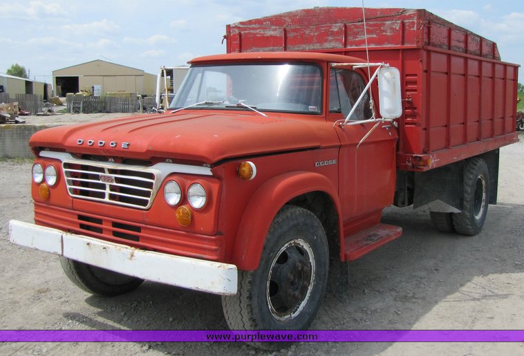 image for item 3094 1964 Dodge 600 grain truck