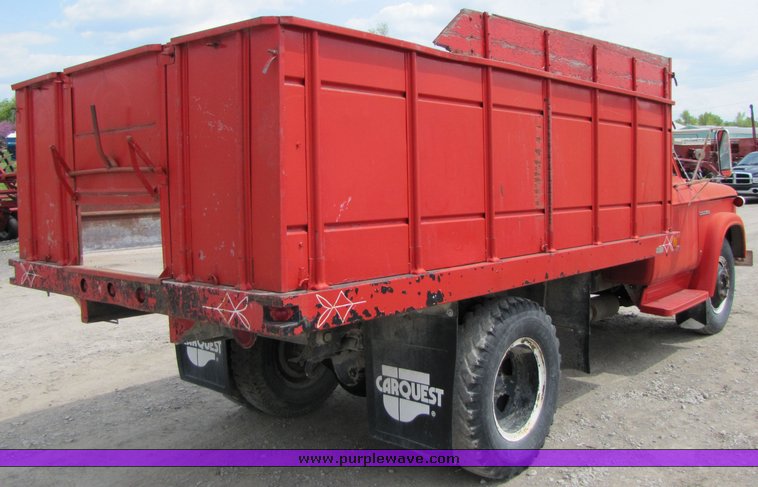 image for item 3094 1964 Dodge 600 grain truck
