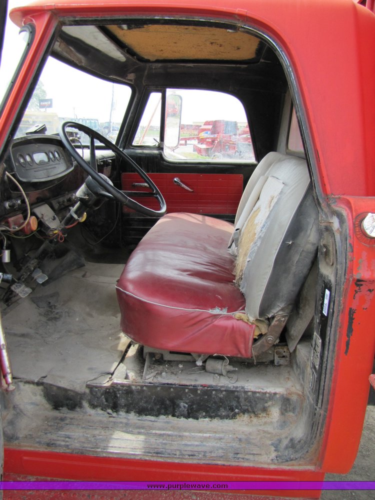 image for item 3094 1964 Dodge 600 grain truck