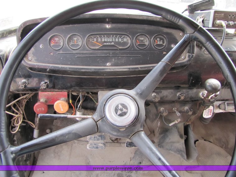 image for item 3094 1964 Dodge 600 grain truck