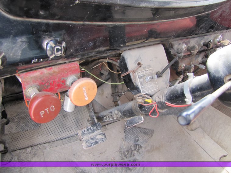 image for item 3094 1964 Dodge 600 grain truck