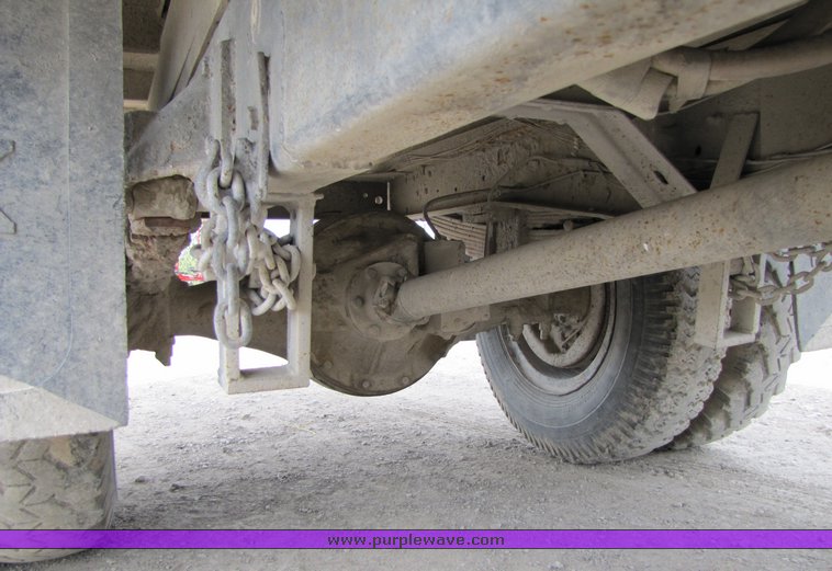 image for item 3094 1964 Dodge 600 grain truck