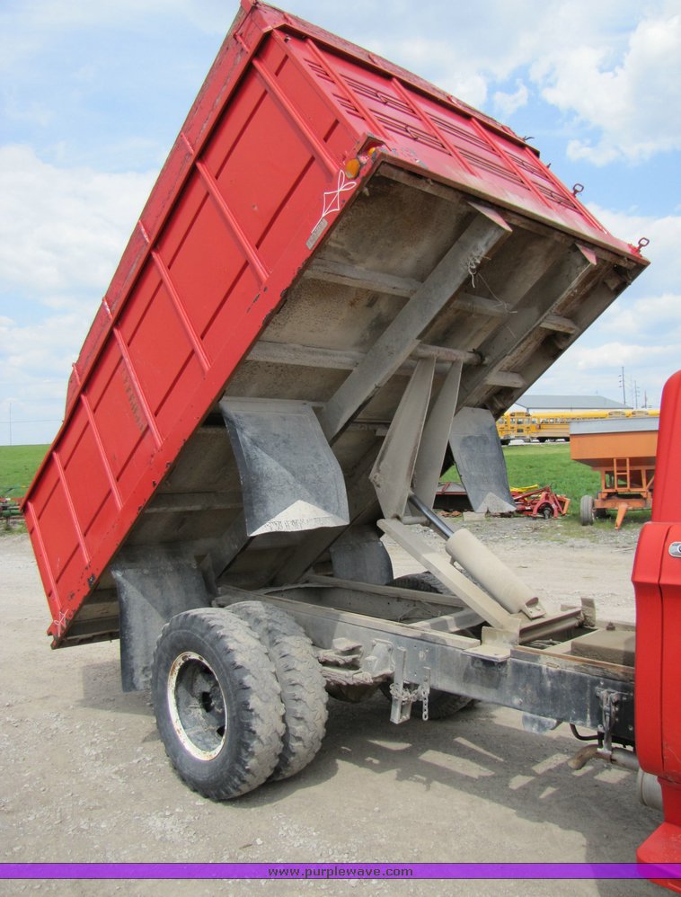 image for item 3094 1964 Dodge 600 grain truck