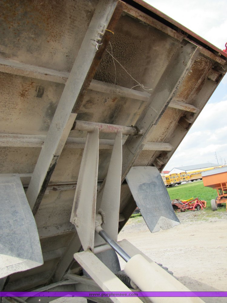 image for item 3094 1964 Dodge 600 grain truck