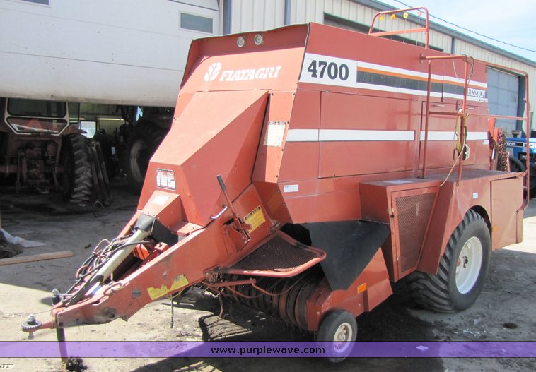 image for item 3242 Hesston 4700 large square baler