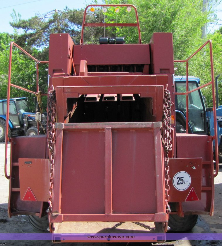 image for item 3242 Hesston 4700 large square baler