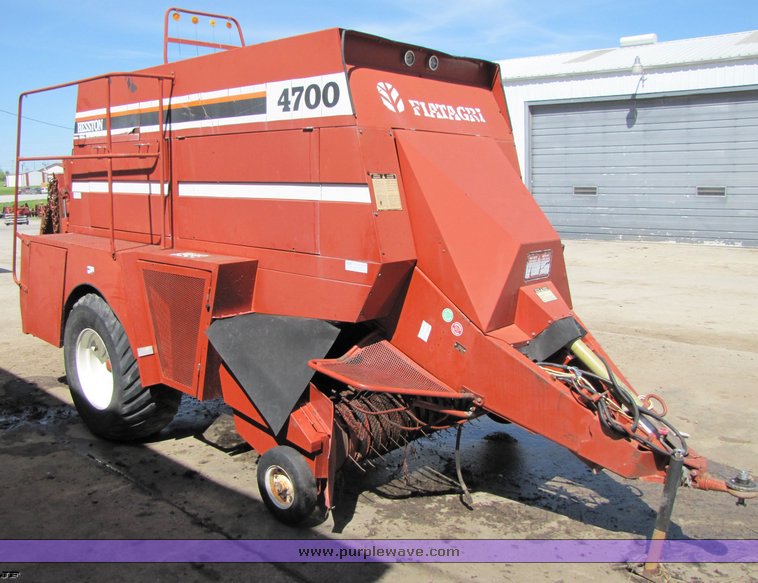 image for item 3242 Hesston 4700 large square baler