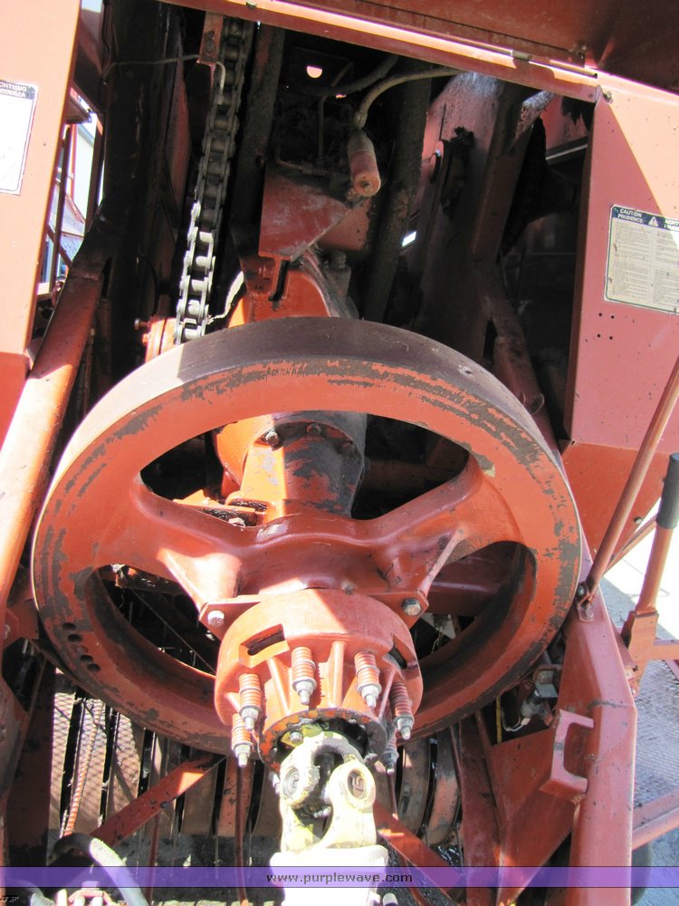 image for item 3242 Hesston 4700 large square baler