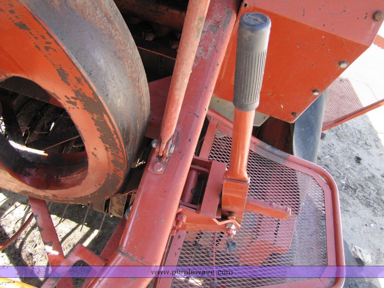 image for item 3242 Hesston 4700 large square baler