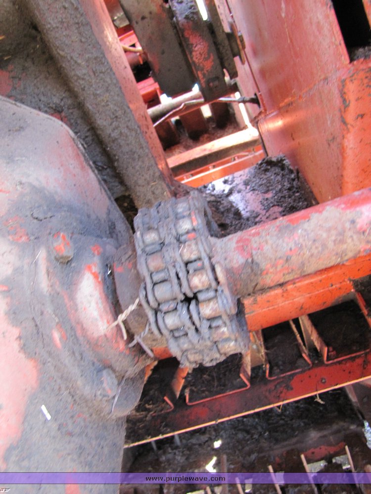 image for item 3242 Hesston 4700 large square baler