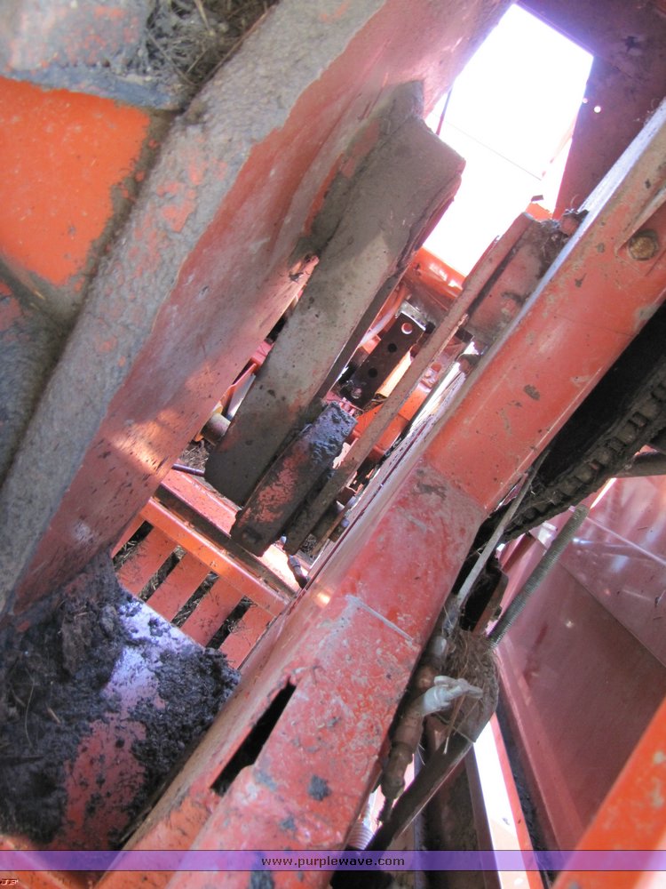 image for item 3242 Hesston 4700 large square baler