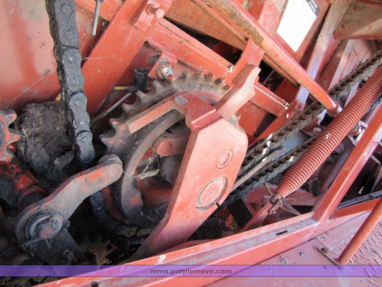 image for item 3242 Hesston 4700 large square baler