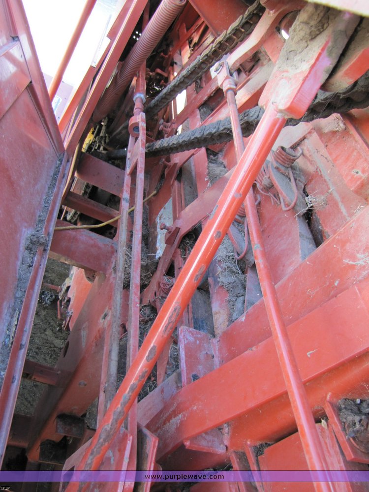 image for item 3242 Hesston 4700 large square baler