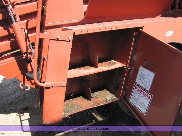 image for item 3242 Hesston 4700 large square baler