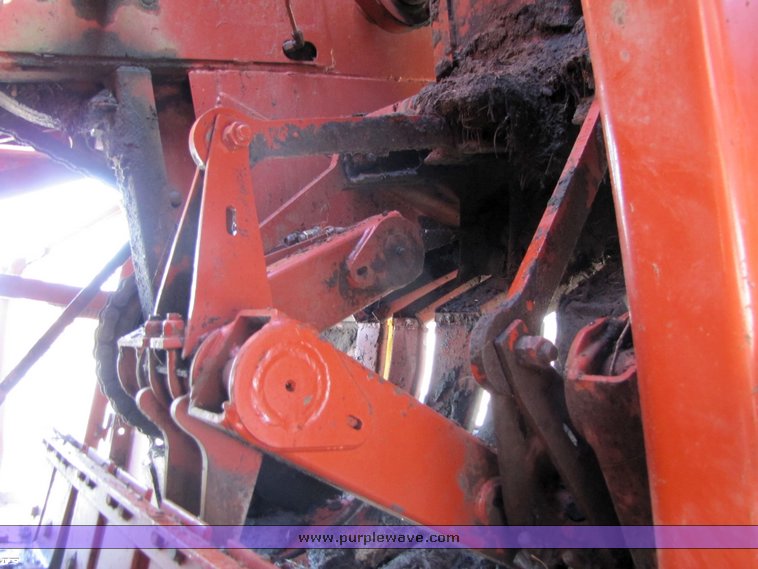 image for item 3242 Hesston 4700 large square baler