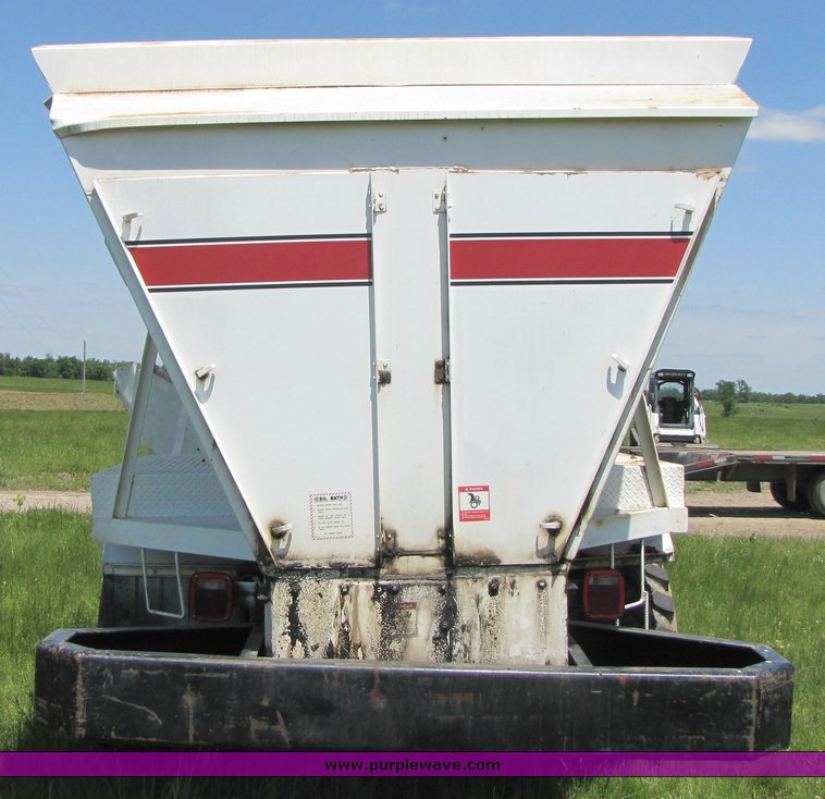 image for item 3272 1985 Ford Conventional LN8000 feed truck