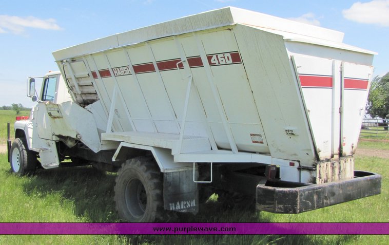 image for item 3272 1985 Ford Conventional LN8000 feed truck