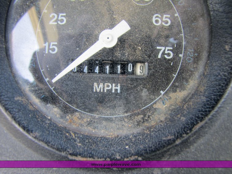 image for item 3272 1985 Ford Conventional LN8000 feed truck