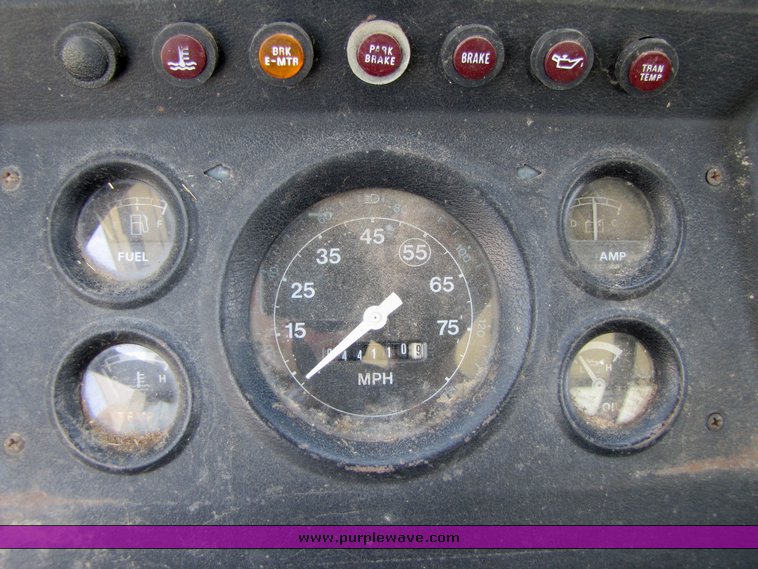 image for item 3272 1985 Ford Conventional LN8000 feed truck