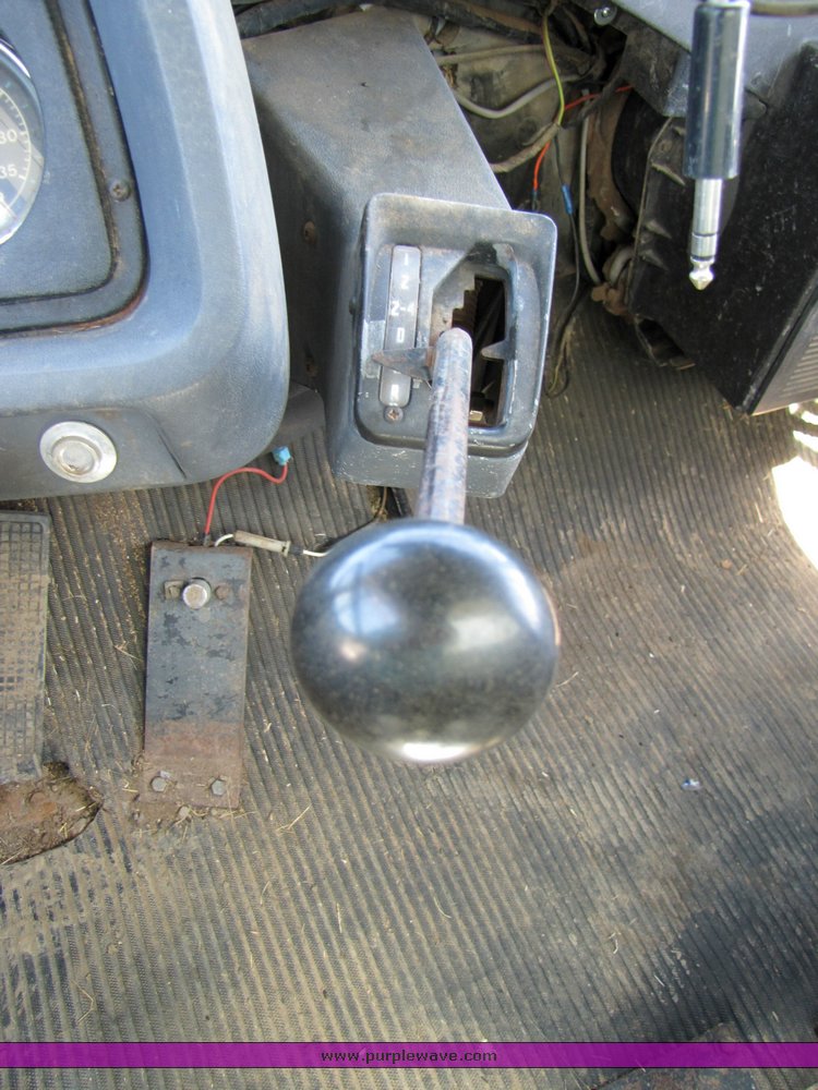 image for item 3272 1985 Ford Conventional LN8000 feed truck