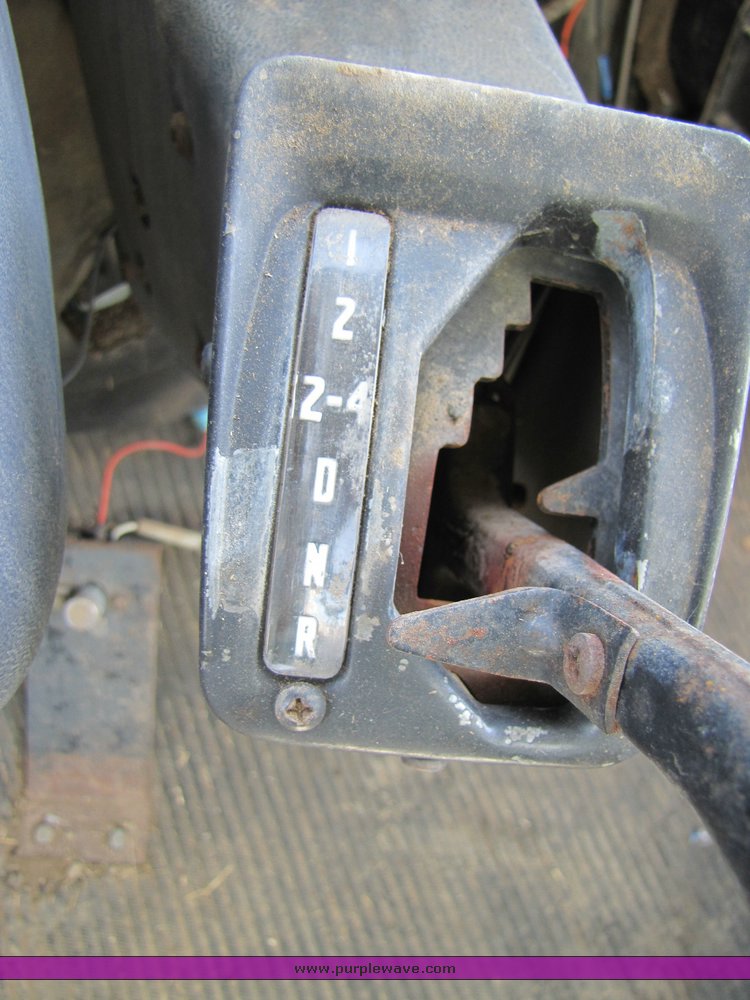 image for item 3272 1985 Ford Conventional LN8000 feed truck