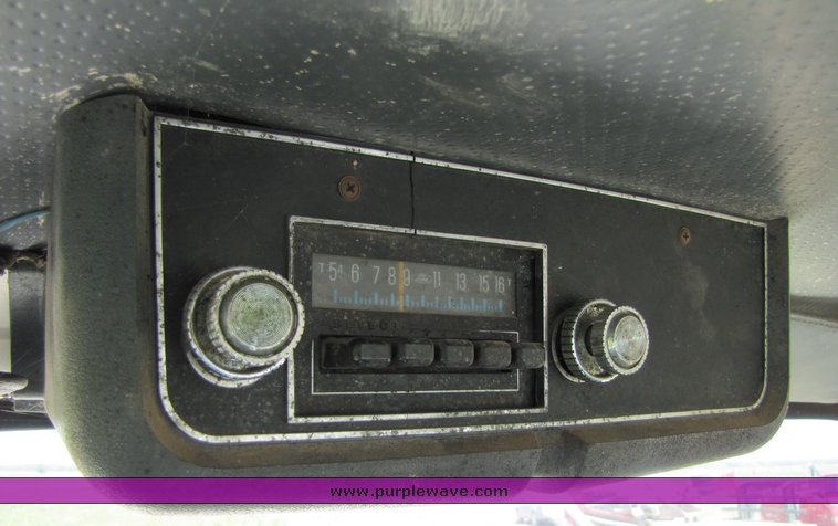 image for item 3272 1985 Ford Conventional LN8000 feed truck