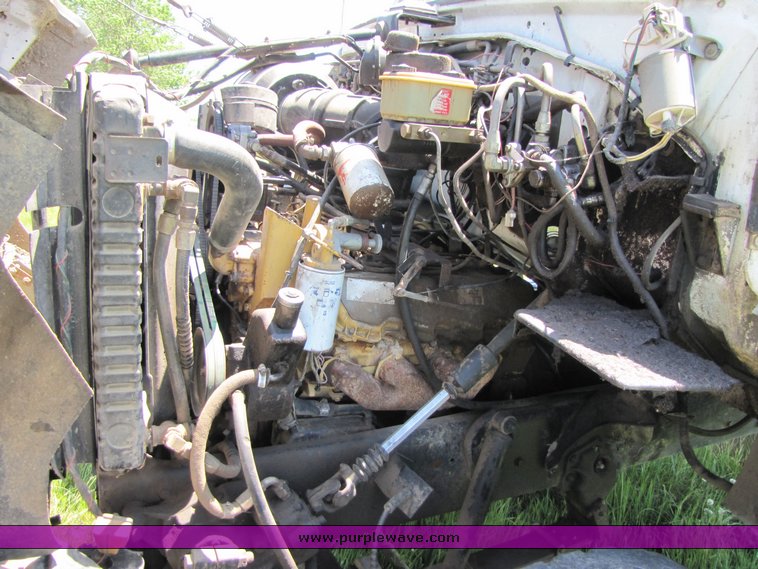 image for item 3272 1985 Ford Conventional LN8000 feed truck