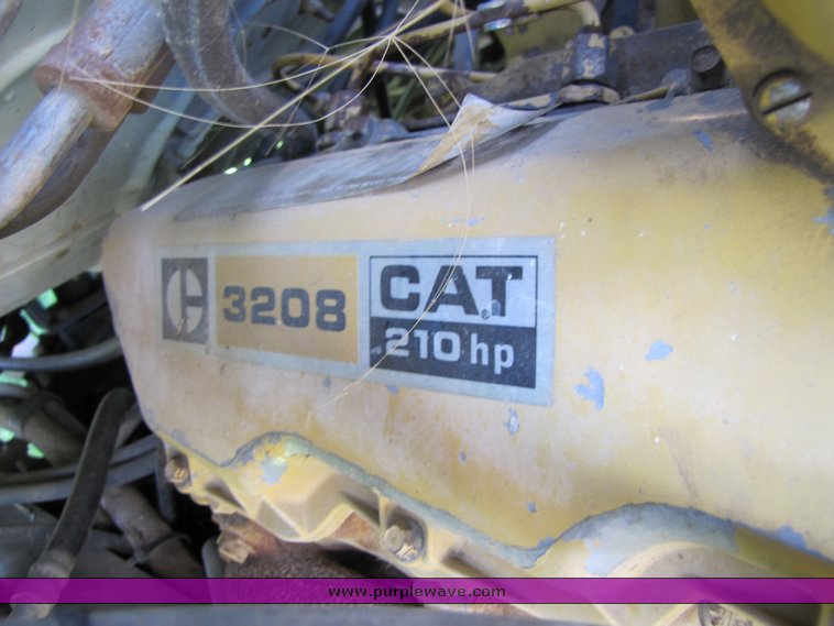 image for item 3272 1985 Ford Conventional LN8000 feed truck