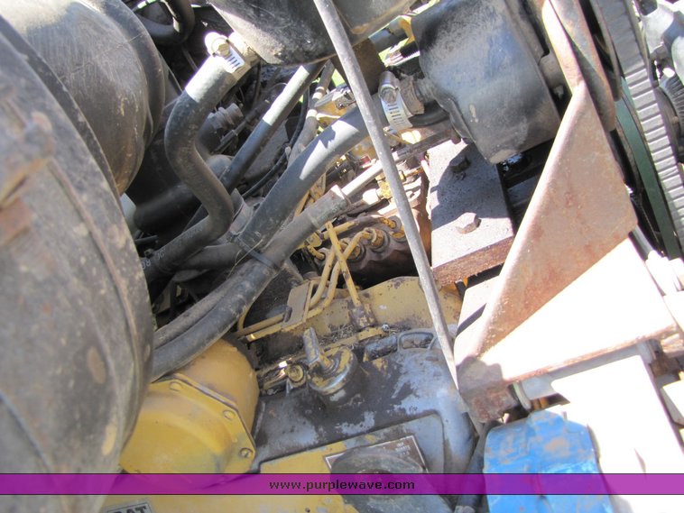 image for item 3272 1985 Ford Conventional LN8000 feed truck