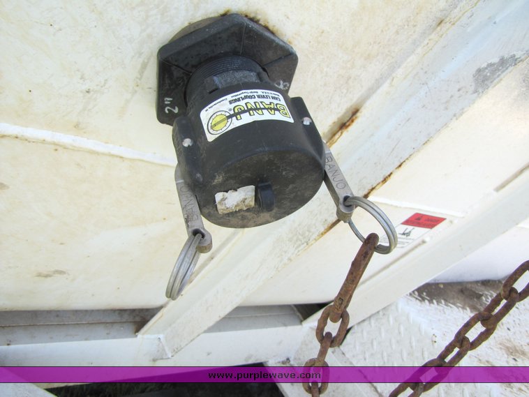 image for item 3272 1985 Ford Conventional LN8000 feed truck