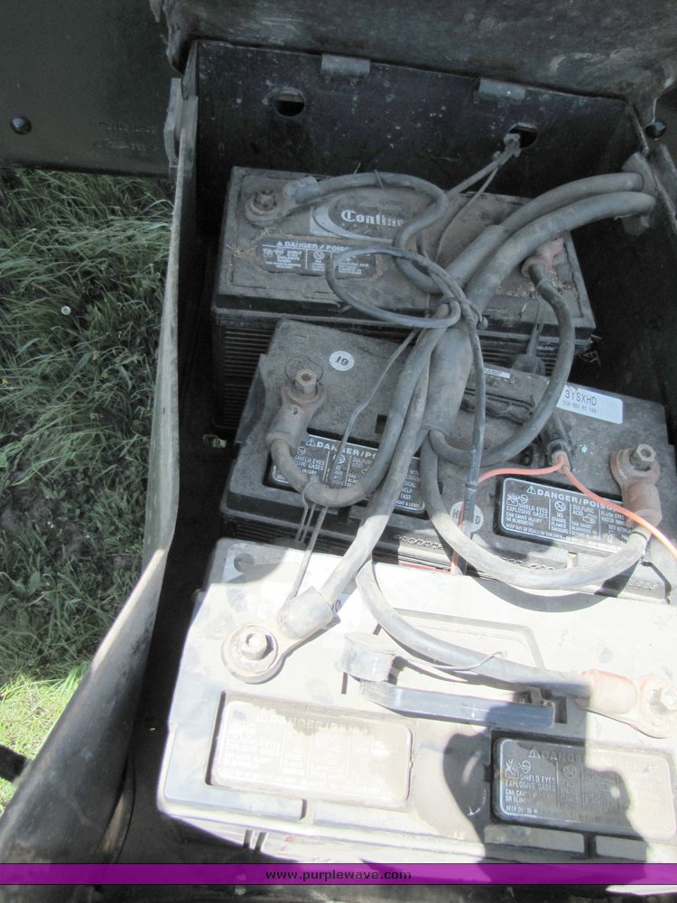 image for item 3272 1985 Ford Conventional LN8000 feed truck