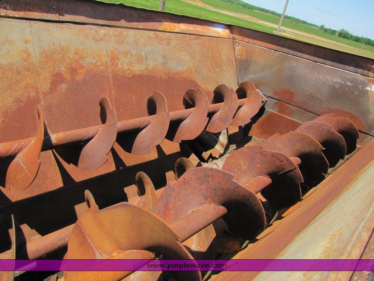 image for item 3272 1985 Ford Conventional LN8000 feed truck