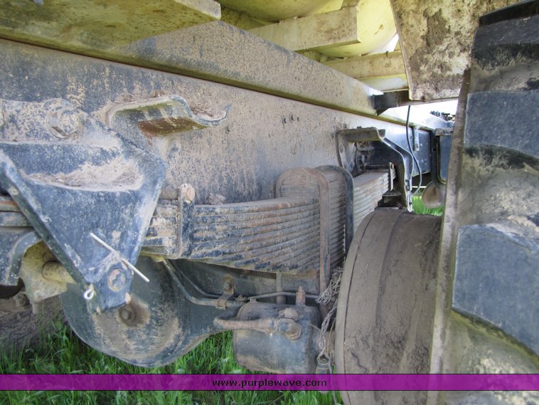 image for item 3272 1985 Ford Conventional LN8000 feed truck