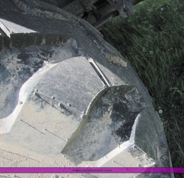 image for item 3272 1985 Ford Conventional LN8000 feed truck