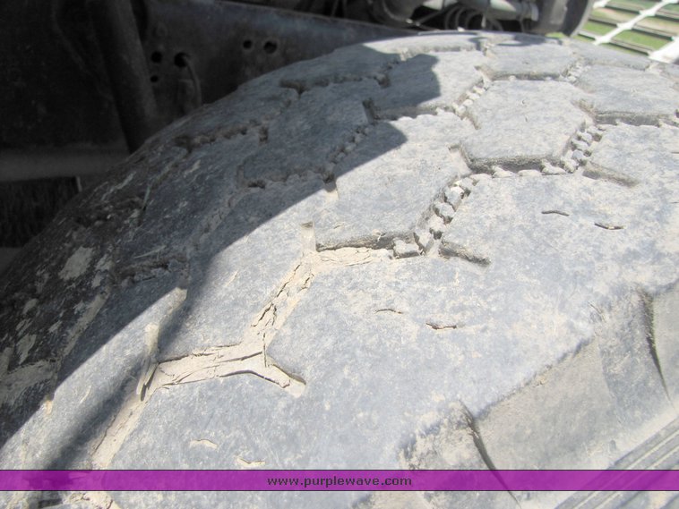 image for item 3272 1985 Ford Conventional LN8000 feed truck