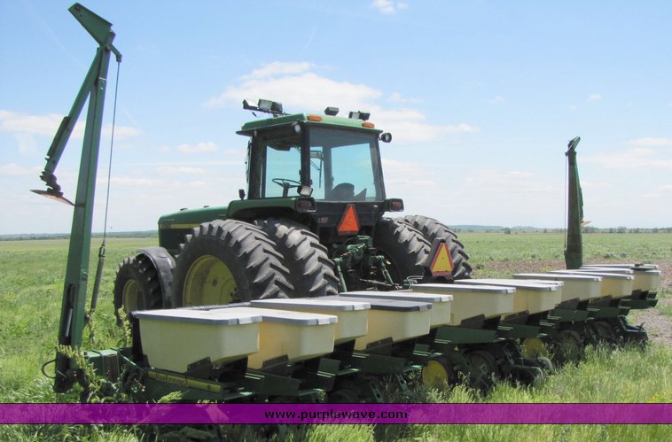image for item 3273 John Deere 7300 Max Emerge 2 planter