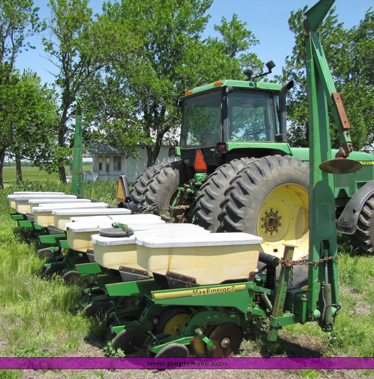 image for item 3273 John Deere 7300 Max Emerge 2 planter