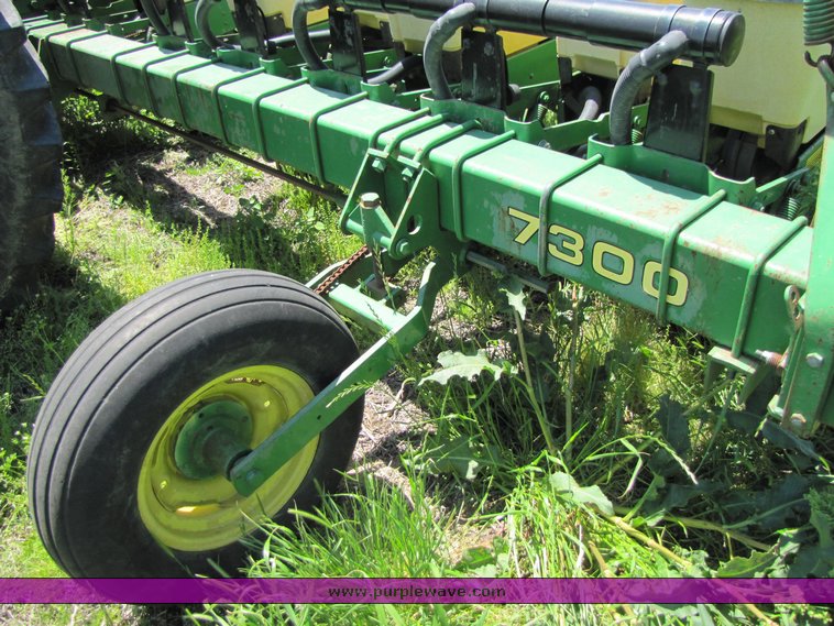 image for item 3273 John Deere 7300 Max Emerge 2 planter